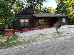 32390 Ash Ln, Brighton, IL 62012