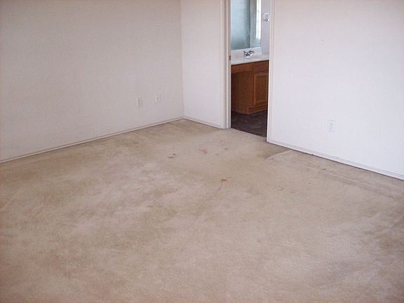 Master Bed with sitting area