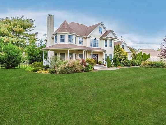 2nd image of 95 Shore Ln