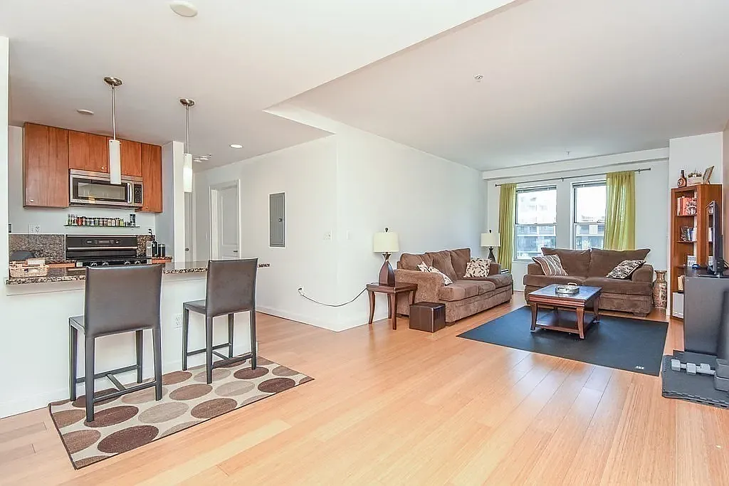 2 bed, 990 sqft, $4,800 — Photo 1