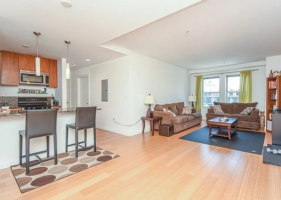 16 Miner St #303
