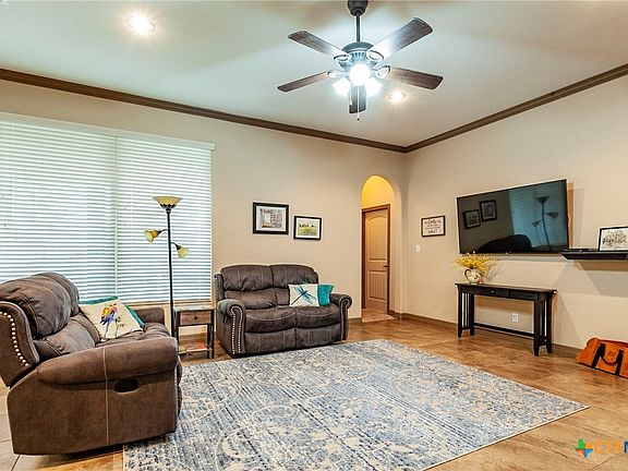 5th image of 2118 Briar Hollow Dr