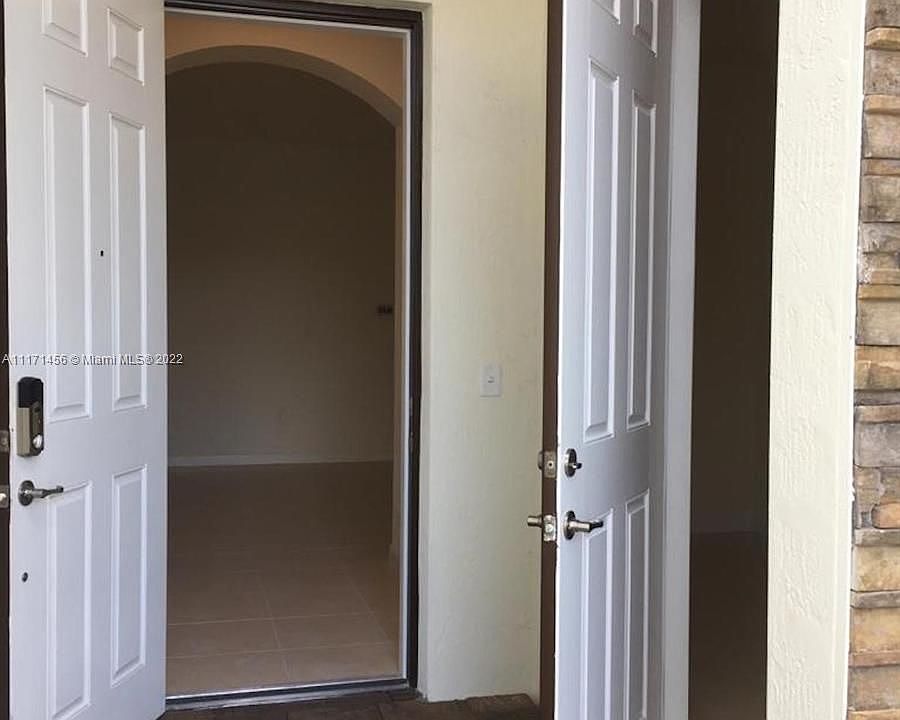 1st image of 130 SE 34th Pl #130