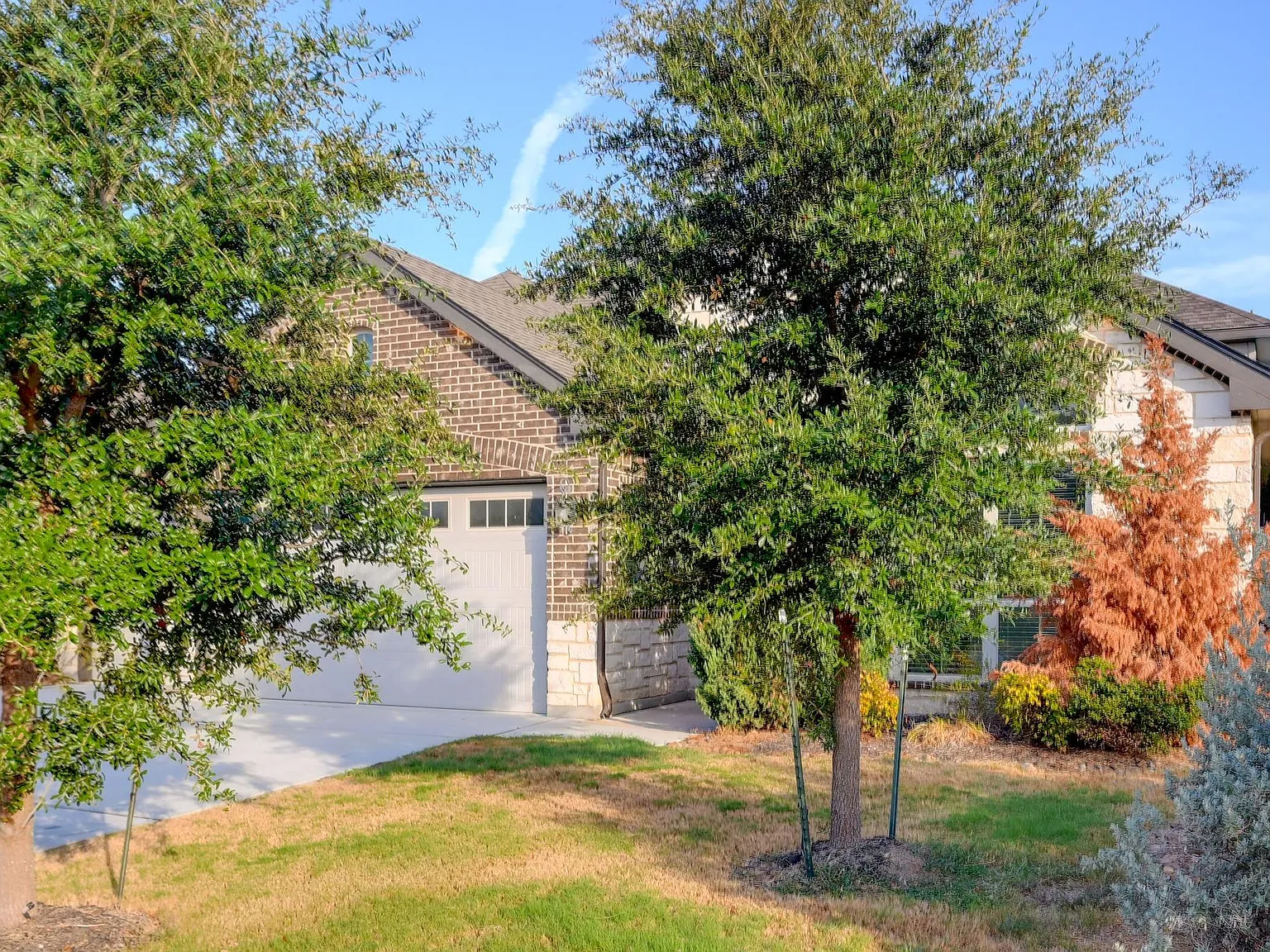5 bed, 4.5 bath, 3421 sqft, $3,295 — Photo 2