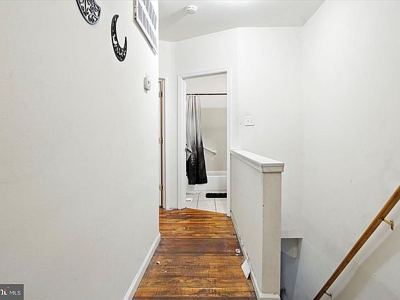 4th image of 1021 N Caroline St