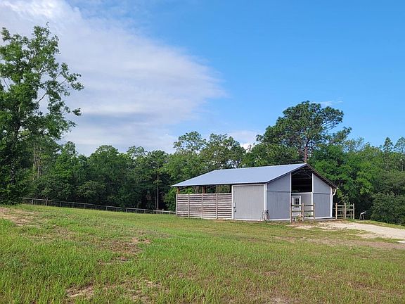 4 stall center isle barn
