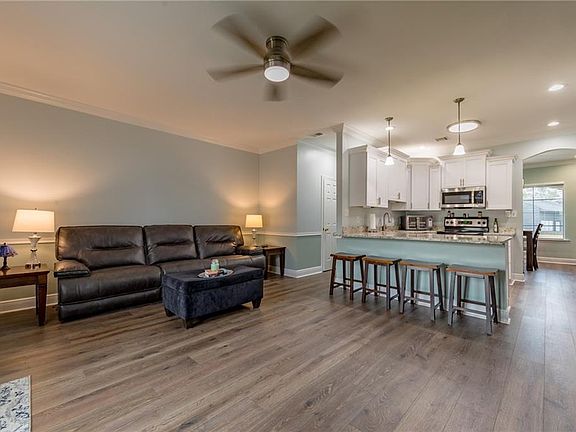 2nd image of 1408 Windsor St #1408