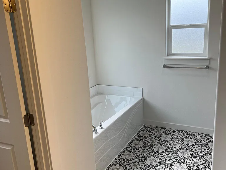 3921 Lynn St — Photo 17