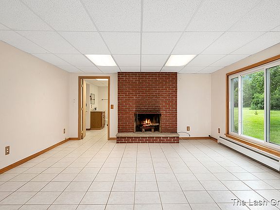 5th image of 3340 Grand River Dr NE