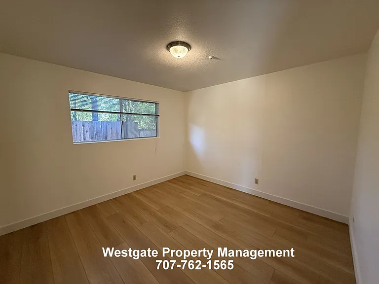 327 Bassett St #C — Photo 6