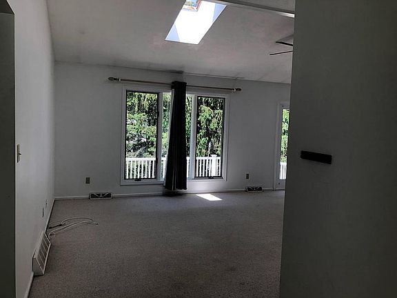 5th image of 249 Revere Dr