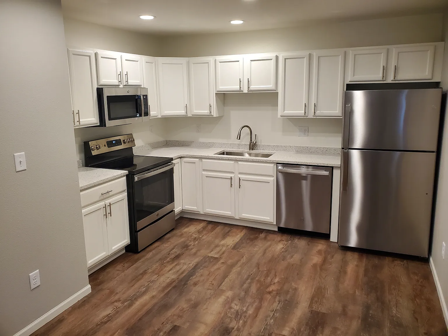 2322 College Street - 7 — Photo 2