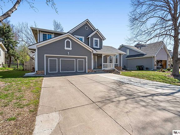 3rd image of 409 Fleetwood Dr