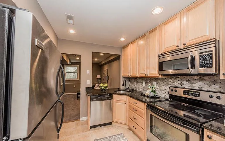 2412 Foster Ave — Photo 2