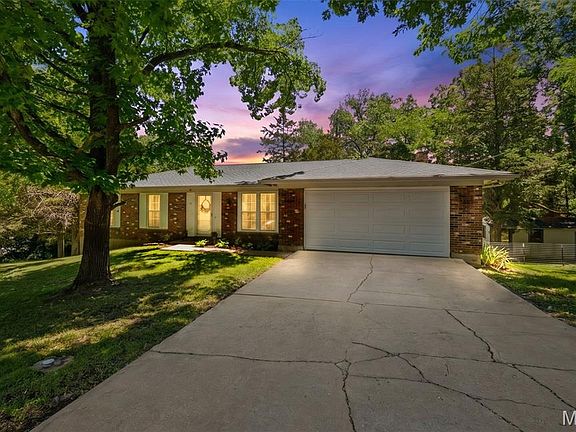 2nd image of 32 Country Ln