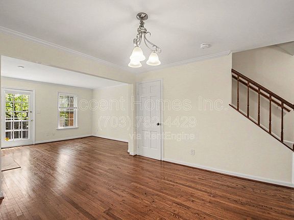 4th image of 449 Old Town Ct