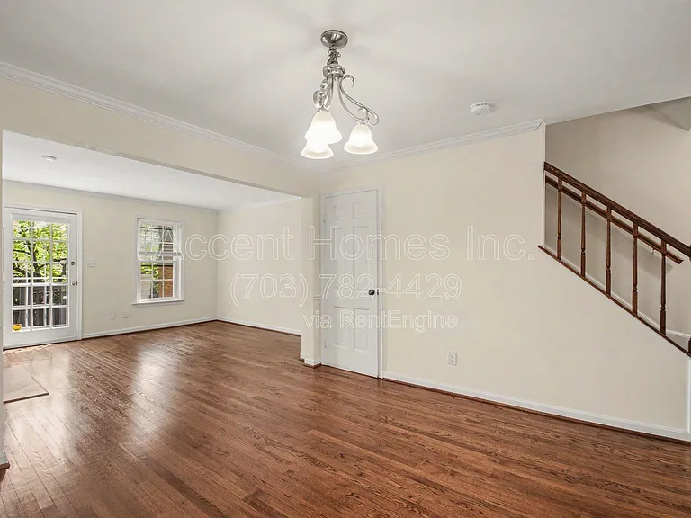 449 Old Town Ct — Photo 4