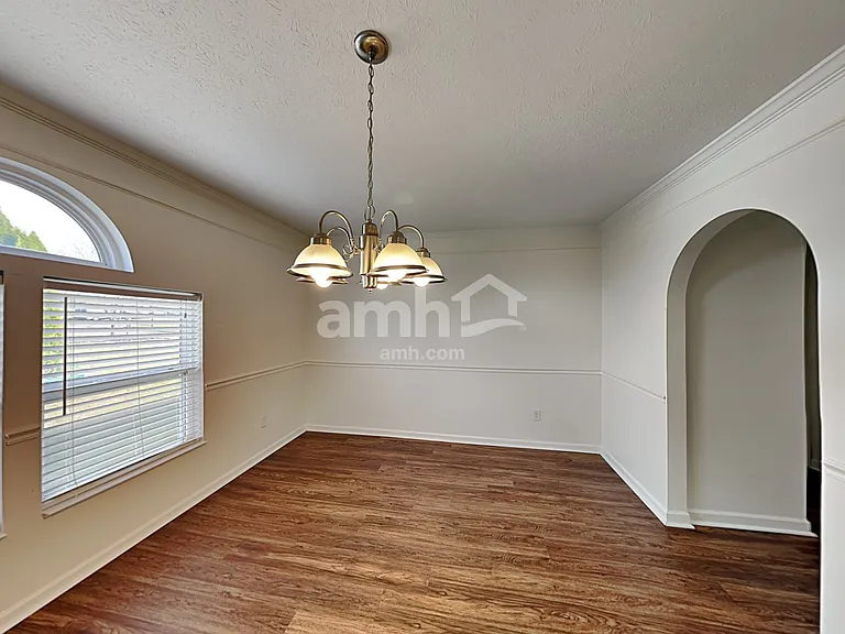 125 Simsbury Ct — Photo 5
