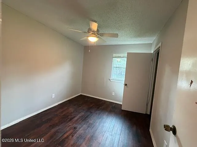 709 Shirley Dr — Photo 5