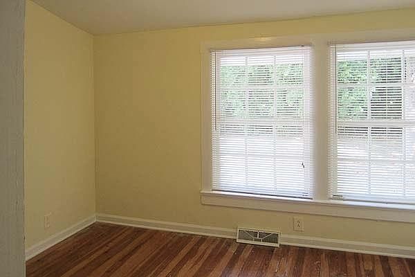 2nd image of 121 North St