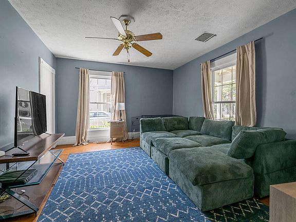 3rd image of 237 W Higgins St