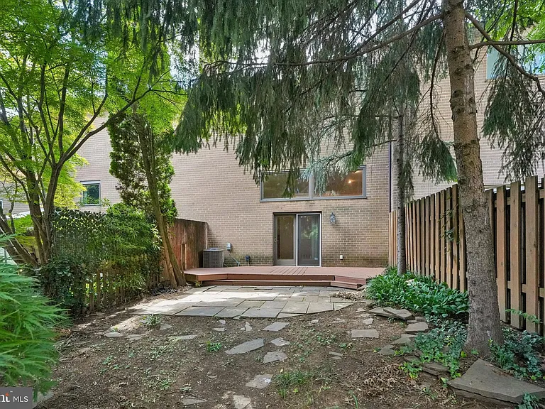156 Eaton Dr — Photo 24