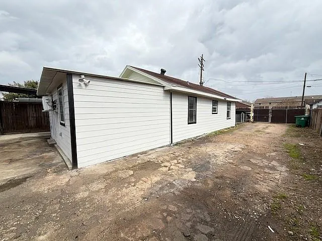 1819 Carr St — Photo 11