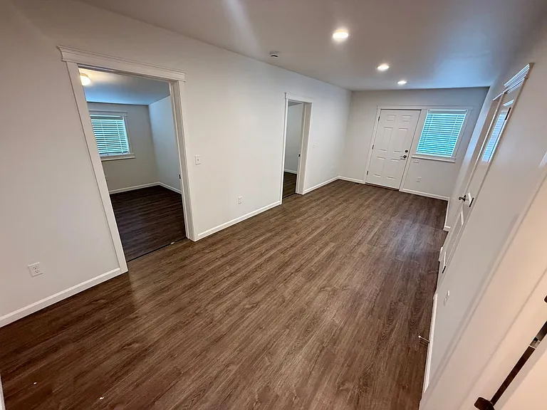1329 Elm St — Photo 16