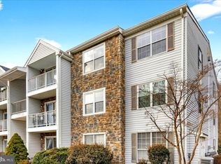 28 Holly Ct, Hamilton, NJ 08619