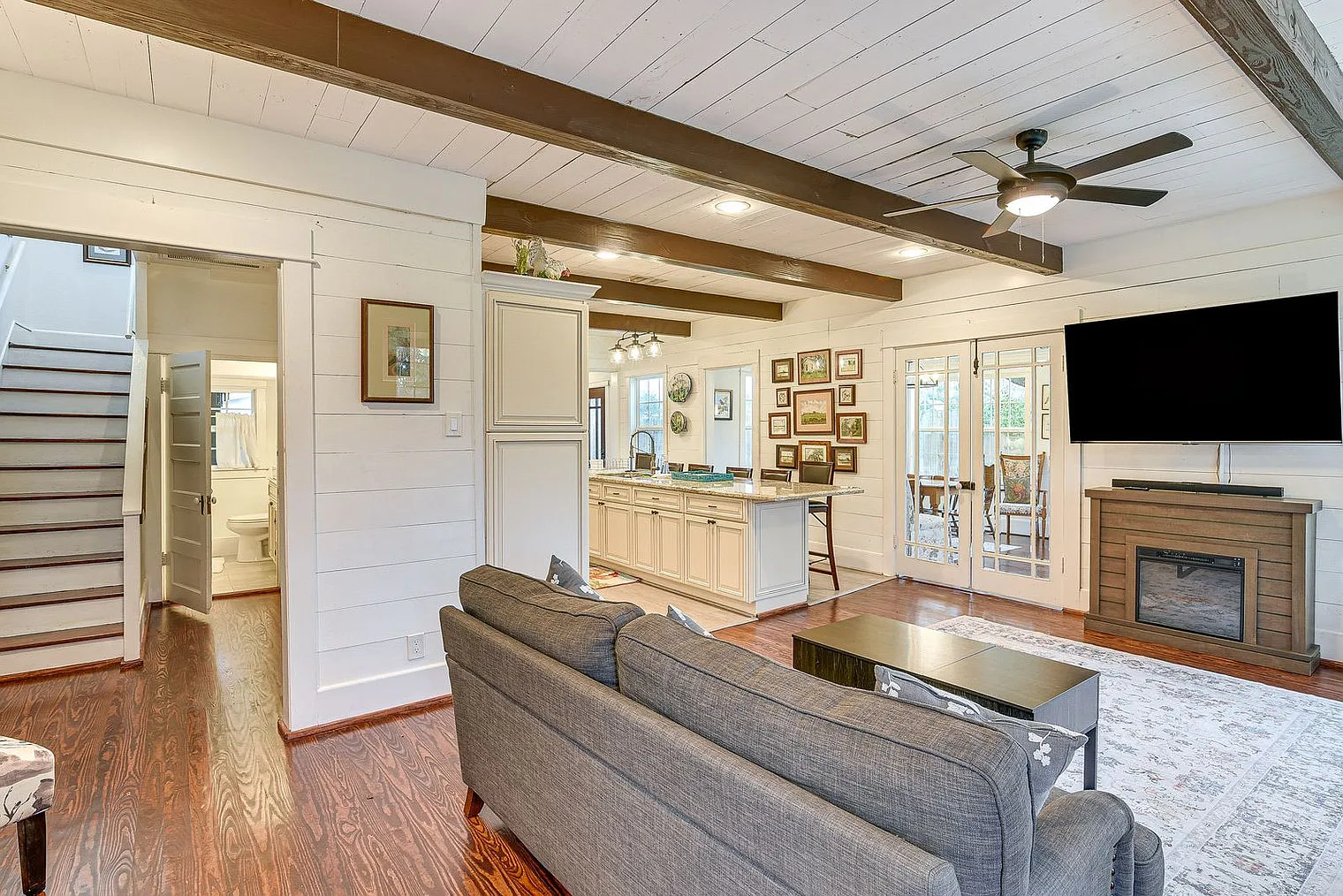 3 bed, 2.0 bath, 1636 sqft, $6,031 — Photo 4