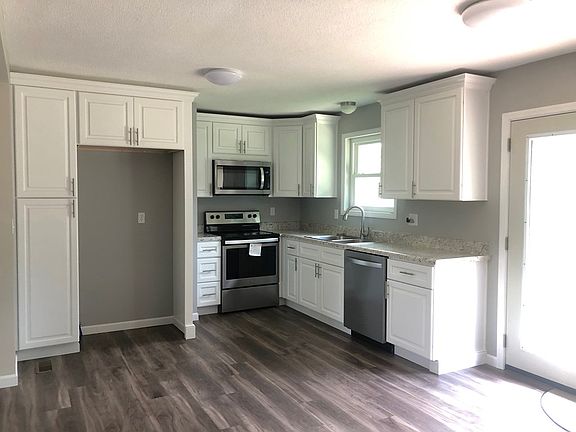 3rd image of 1855 Falcon Dr SE