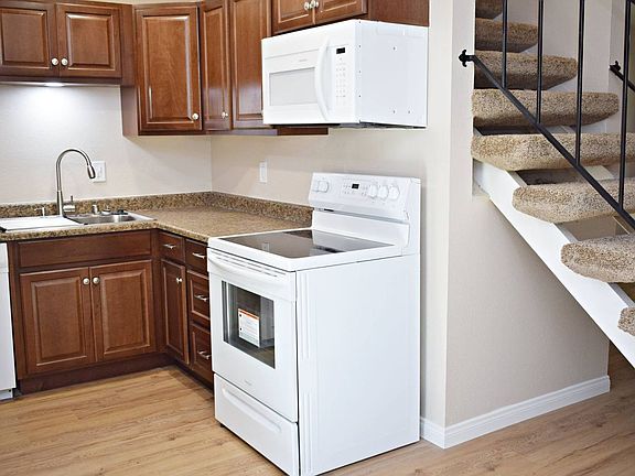 5th image of 1756-1762 Chalcedony St #1758
