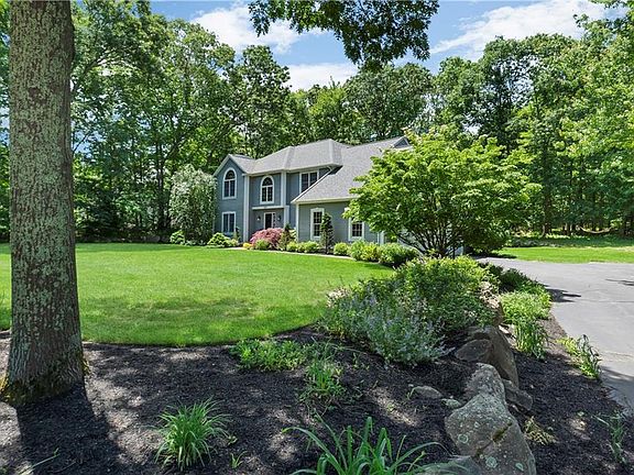 3rd image of 25 Bassett Cir