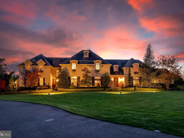 169 Country Club Dr, Lumberton, NJ 08048