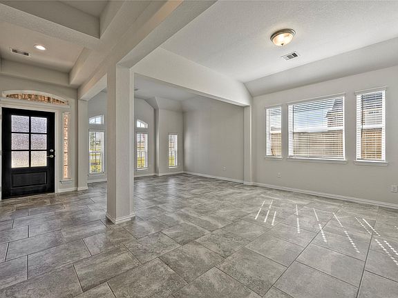 3rd image of 135 Dinah Dr