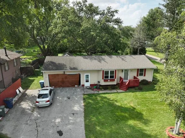 304 Drynan Dr, Waterloo, IA 50701
