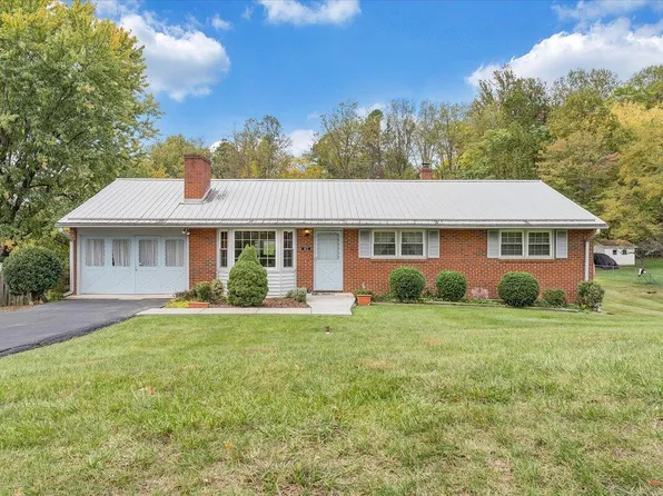 83 Fairfield Ln, Troutville, VA 24175