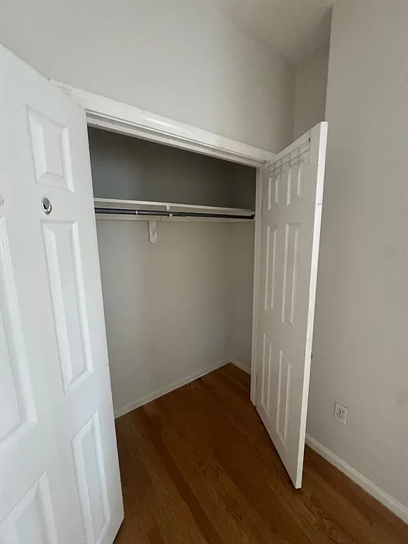3 bed, 1.5 bath, 1100 sqft, $3,200 — Photo 2