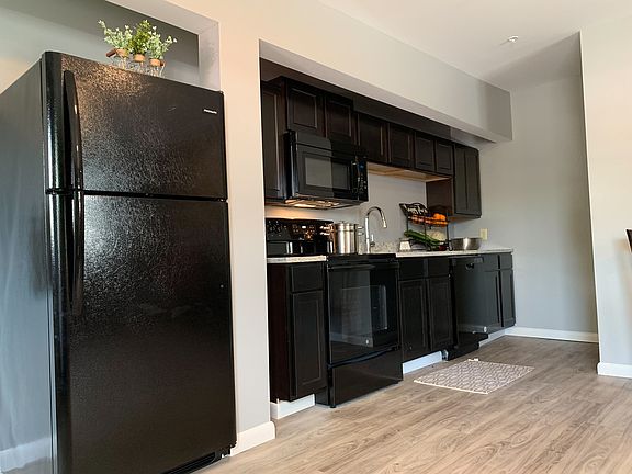 3rd image of 140 N Gill St #2