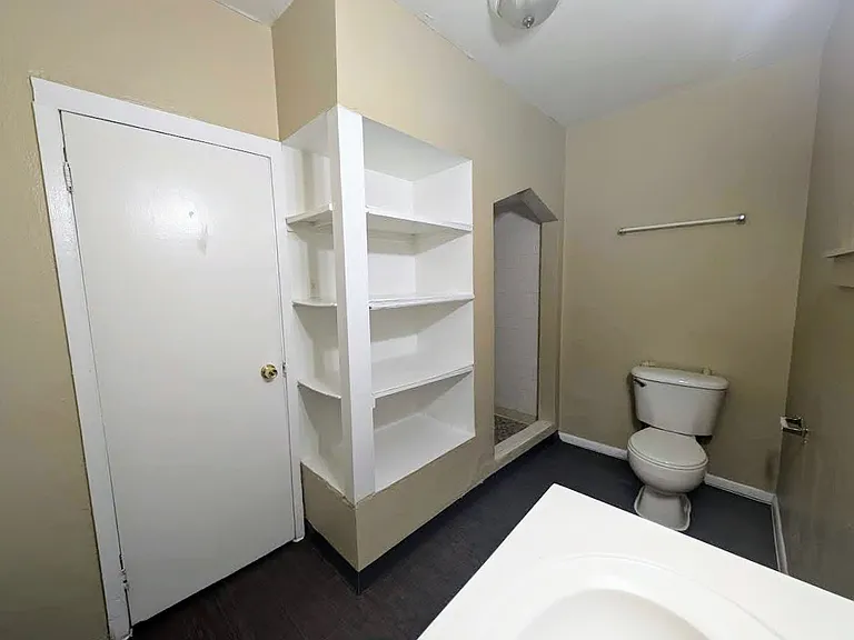 1325 E Sitka St #C — Photo 6