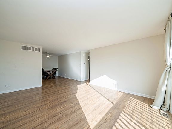 3rd image of 197 Duxbury Ct APT A