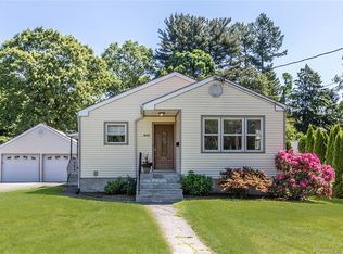 1440 Stratfield Rd, Fairfield, CT 06825