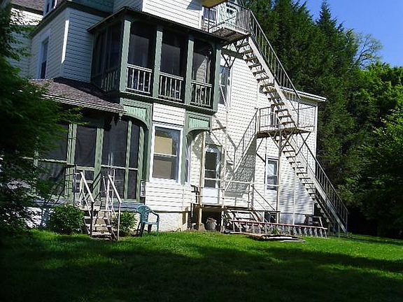 2nd image of 132 Linden Ave APT 1
