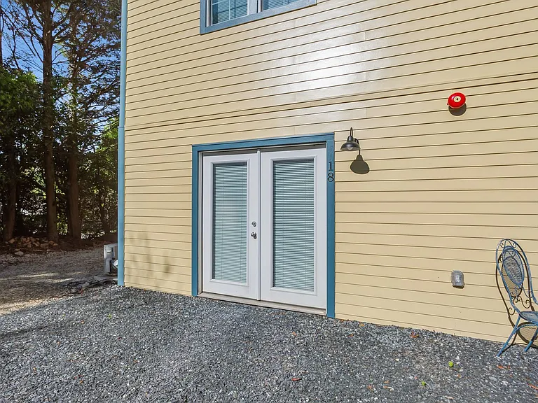 Victorian Village Apartments — Photo 18