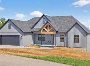 195 Lakeland Dr, Harrodsburg, KY