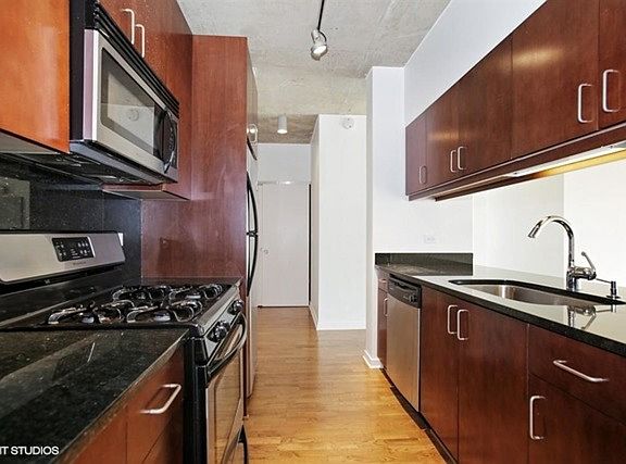 3rd image of 611 S Wells St #2005