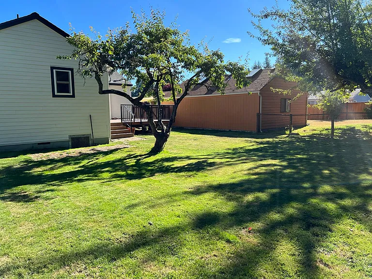 301 Tamarack Ave — Photo 17