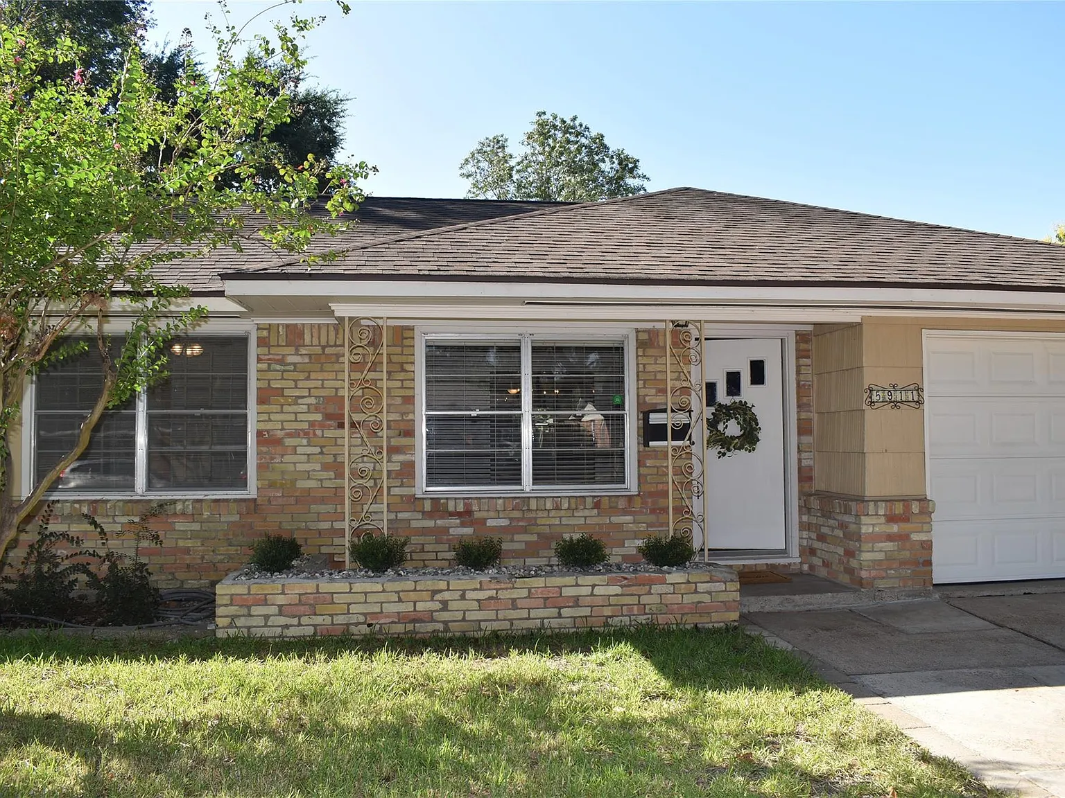 3 bed, 1.0 bath, 1519 sqft, $1,900 — Photo 2