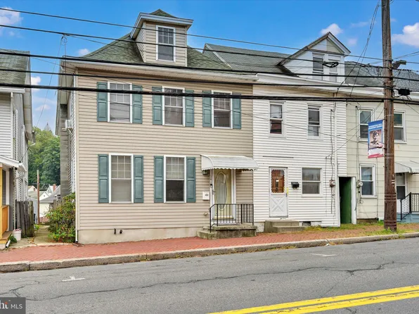 141 S 3rd St, Minersville, PA 17954