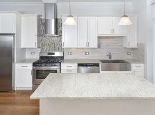 1104 W Madison St #203, Chicago, IL 60607